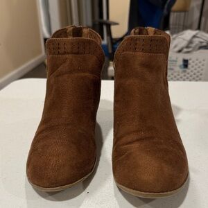 Arizona Jean Company Tan Suede Ankle Booties